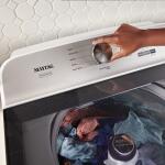 Maytag 4.7 cu ft Deep Fill Pet Pro High Efficiency Agitator Top Load Washer (White) 