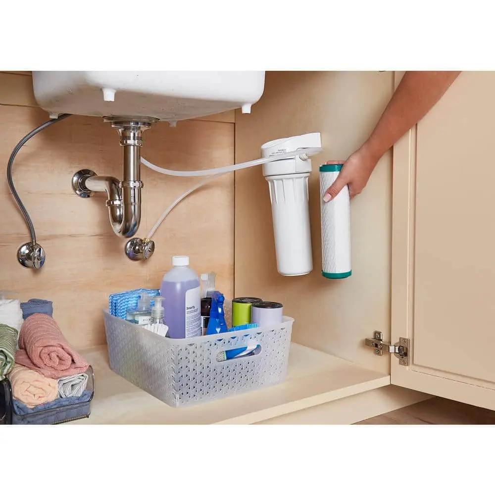GE Universal Single Stage Replacement Water Filter Cartridge (FXUVC)