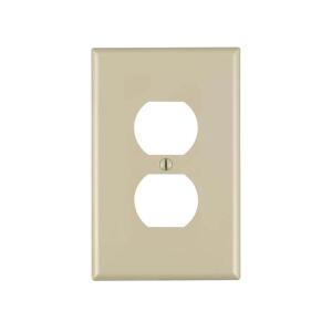 Leviton1-Gang Ivory Duplex Outlet/Receptacle Nylon Midway/Midsize Wall Plate (1-Pack) - R51-00PJ8-00I