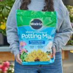 Miracle-Gro Moisture Control Potting Mix, 8 qt. for Container Plants – Protects Against Over- and Under-Watering (75578300)