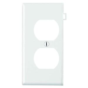 Leviton1-Gang White Duplex Outlet/Receptacle Nylon Standard Sectional End Panel Wall Plate (1-Pack) - 905-0PSE8-00W