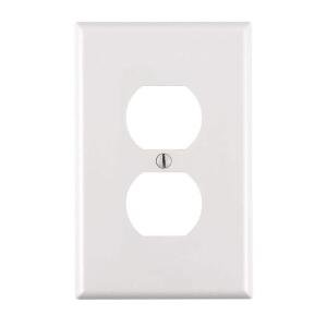 Leviton1-Gang White Duplex Outlet/Receptacle Nylon Midway/Midsize Wall Plate (R62-00PJ8-00W) (1-Pack)