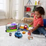 Fisher-Price Little People Light-up Learning Camper Playset